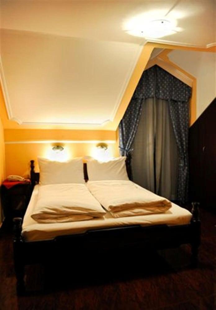 Hotel Evropa Podgorica Zewnętrze zdjęcie